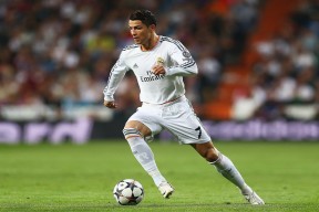 FIFA世界杯官网-莎拉波娃跨界利物浦引规则争议，三连败成焦点